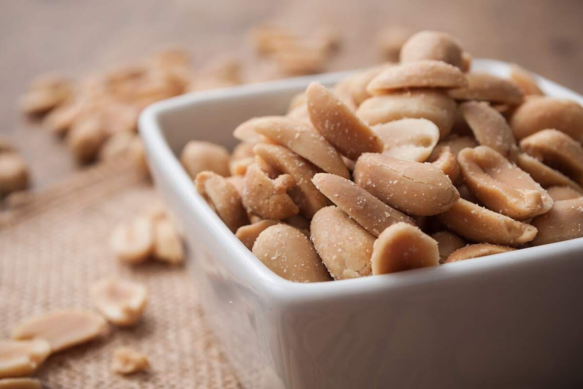  Roasted Peanuts in Pakistan; Phosphorus Magnesium Vitamins E Heart Inflammation Preventer 